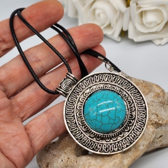 Vintage Turquoise Stone Disc Big Silver Pendant Black Cord Necklace - Picture 3 of 8